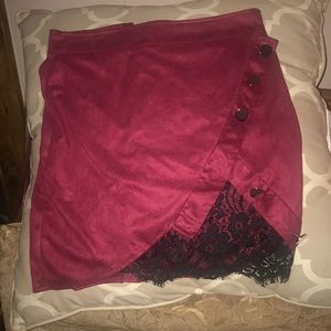 Mid waisted velour skirt with a small slit